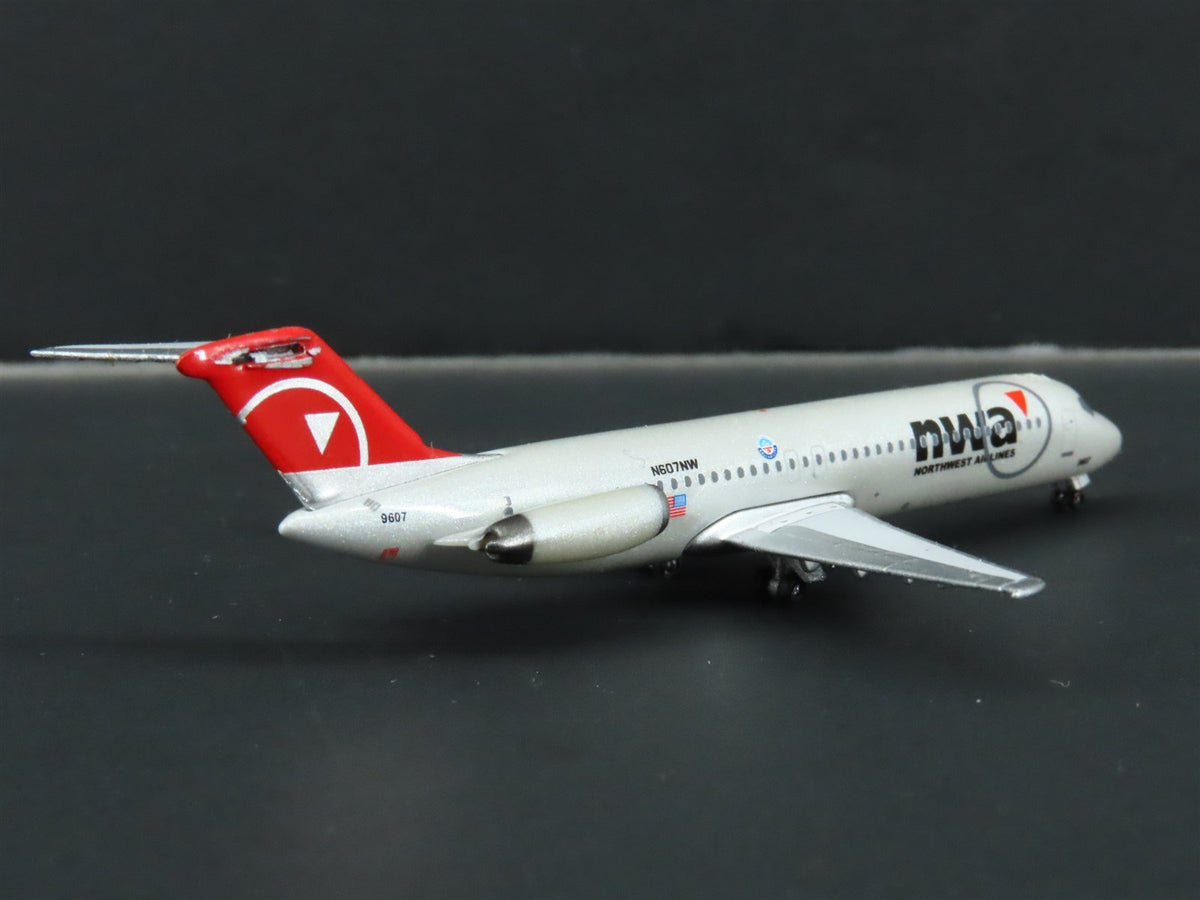 1:400 Aero Classics Die-Cast Northwest Airlines Douglas DC-9-32 Airliner