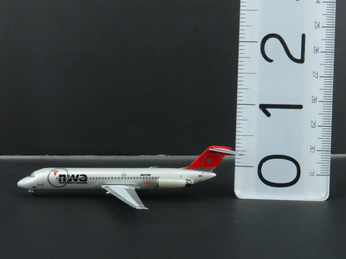 1:400 Aero Classics Die-Cast Northwest Airlines Douglas DC-9-32 Airliner