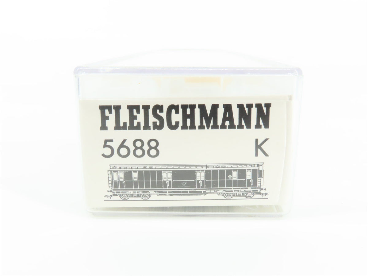 HO Scale Fleischmann 5688K Deutsche Bundespost Coach Passenger Car #2667