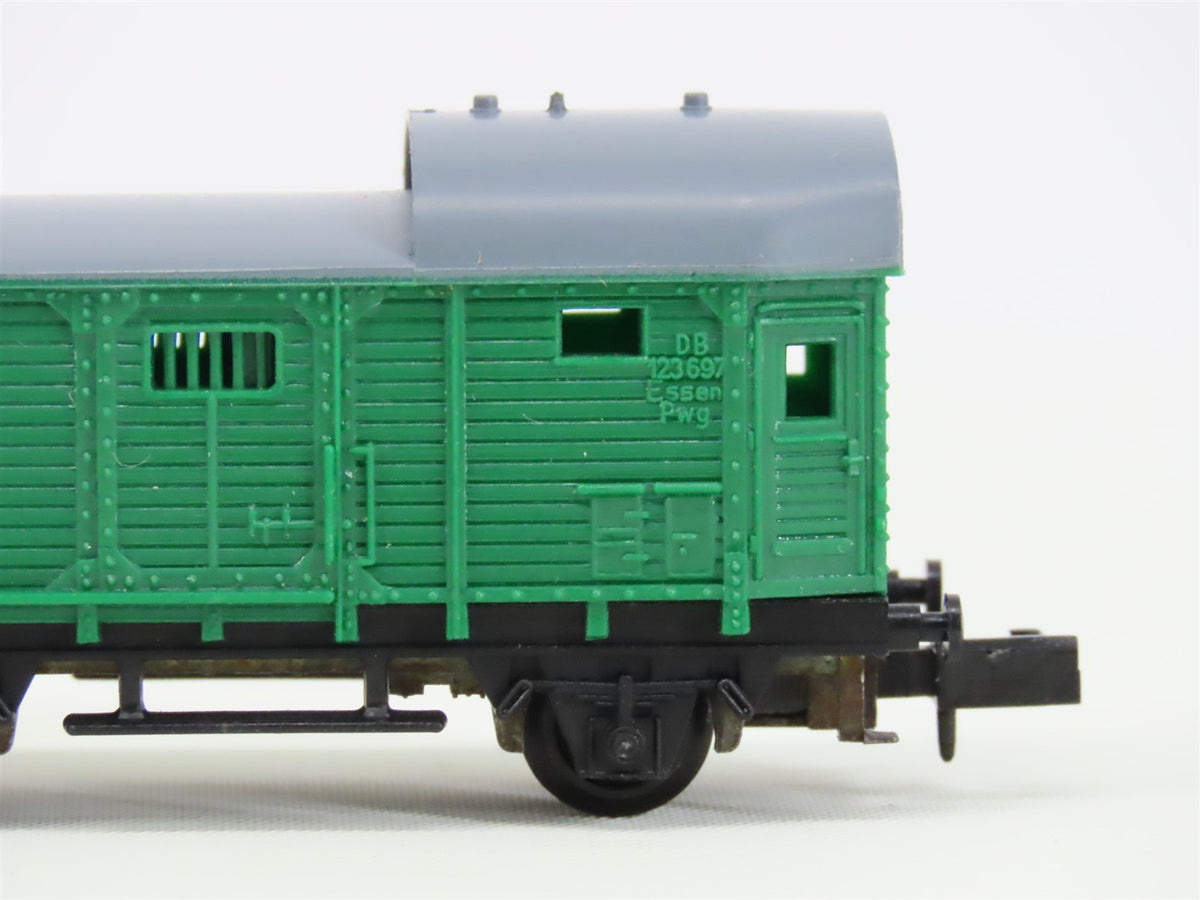 N Scale Arnold 4490 Unlettered Green European Brake Van