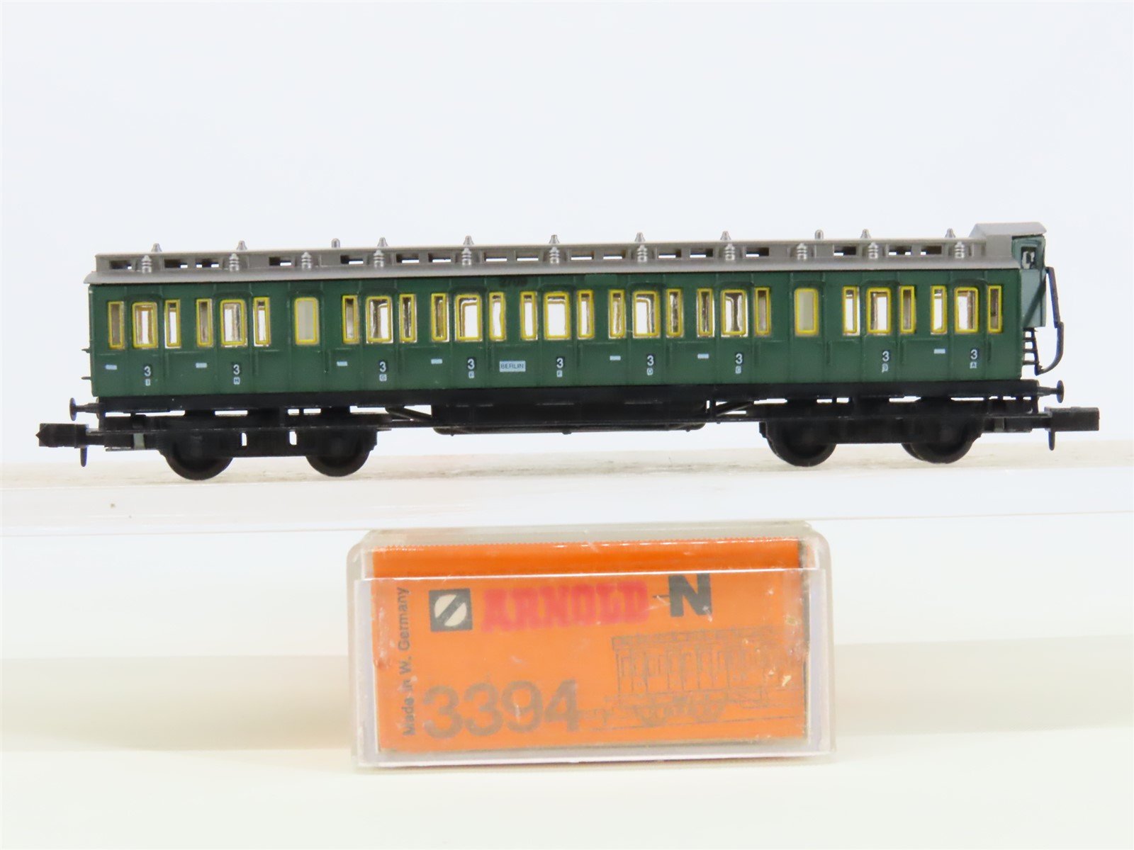 N Scale Arnold 3394 Berlin 3rd Class Compartment Coach Passenger Car #2709