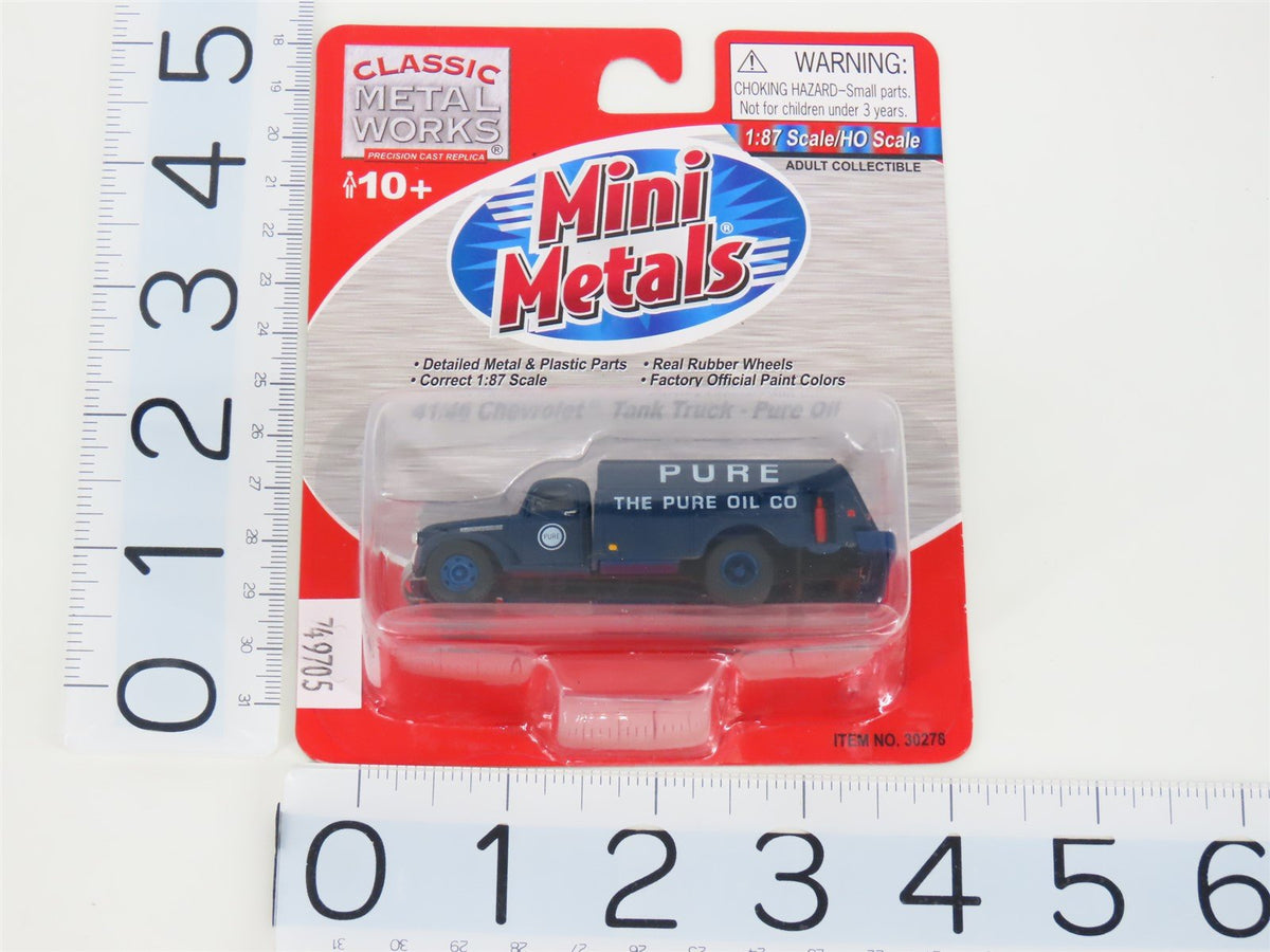 HO Scale CMW Mini Metals 30278 41/46 Chevrolet Tank Truck - Pure Oil