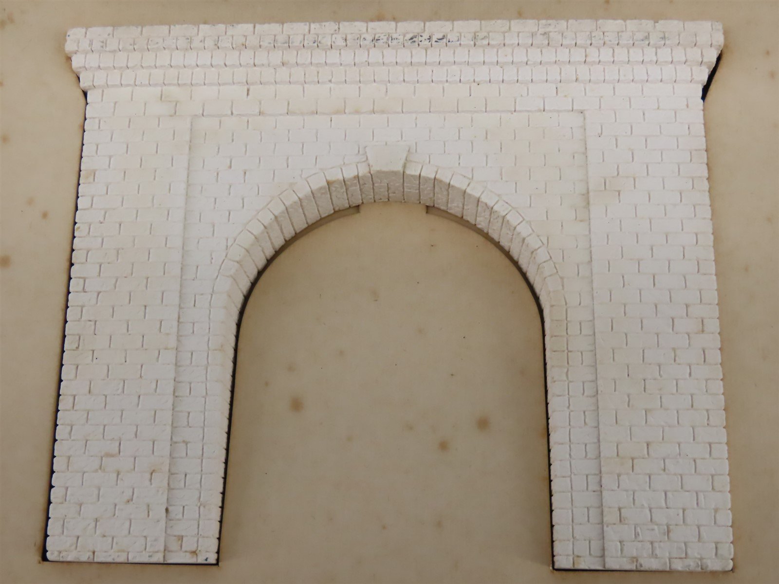HO Scale A.I.M. Products 110-225 Single Track Cut Stone Tunnel Portal