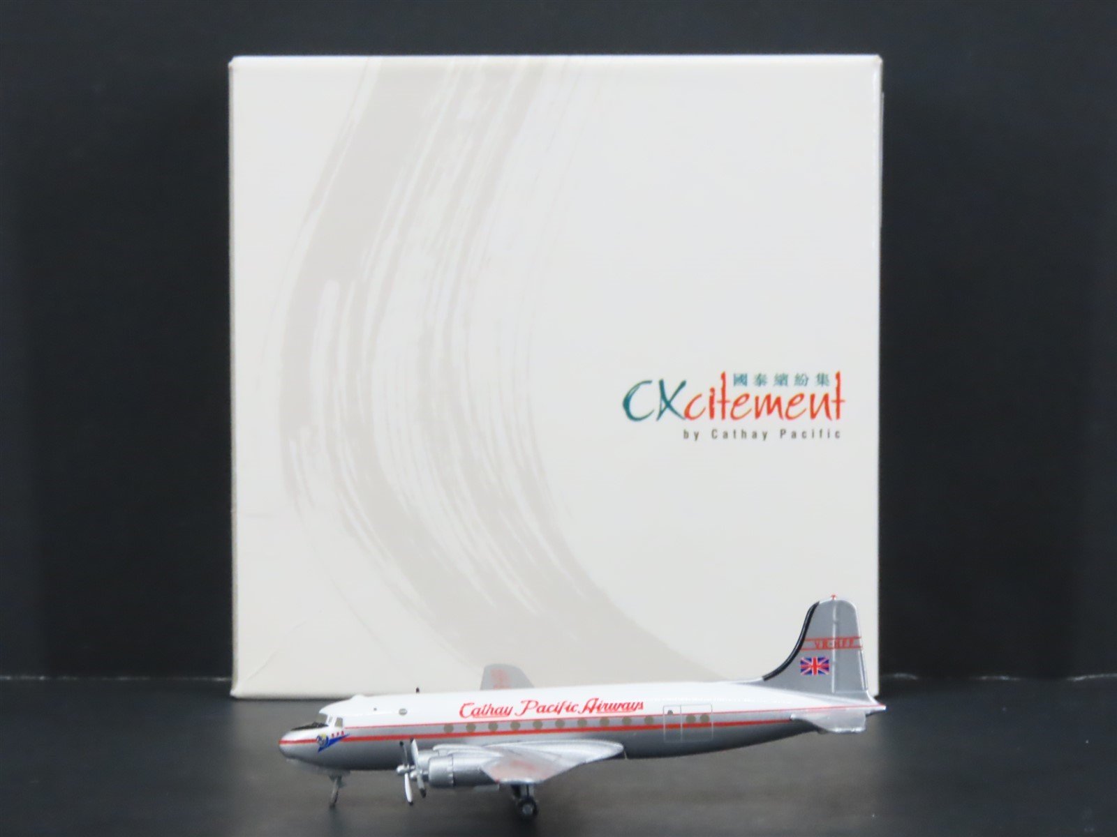 1:400 CXcitement Die-Cast Cathay Pacific Douglas DC-4 Skymaster Airliner VR-HFF