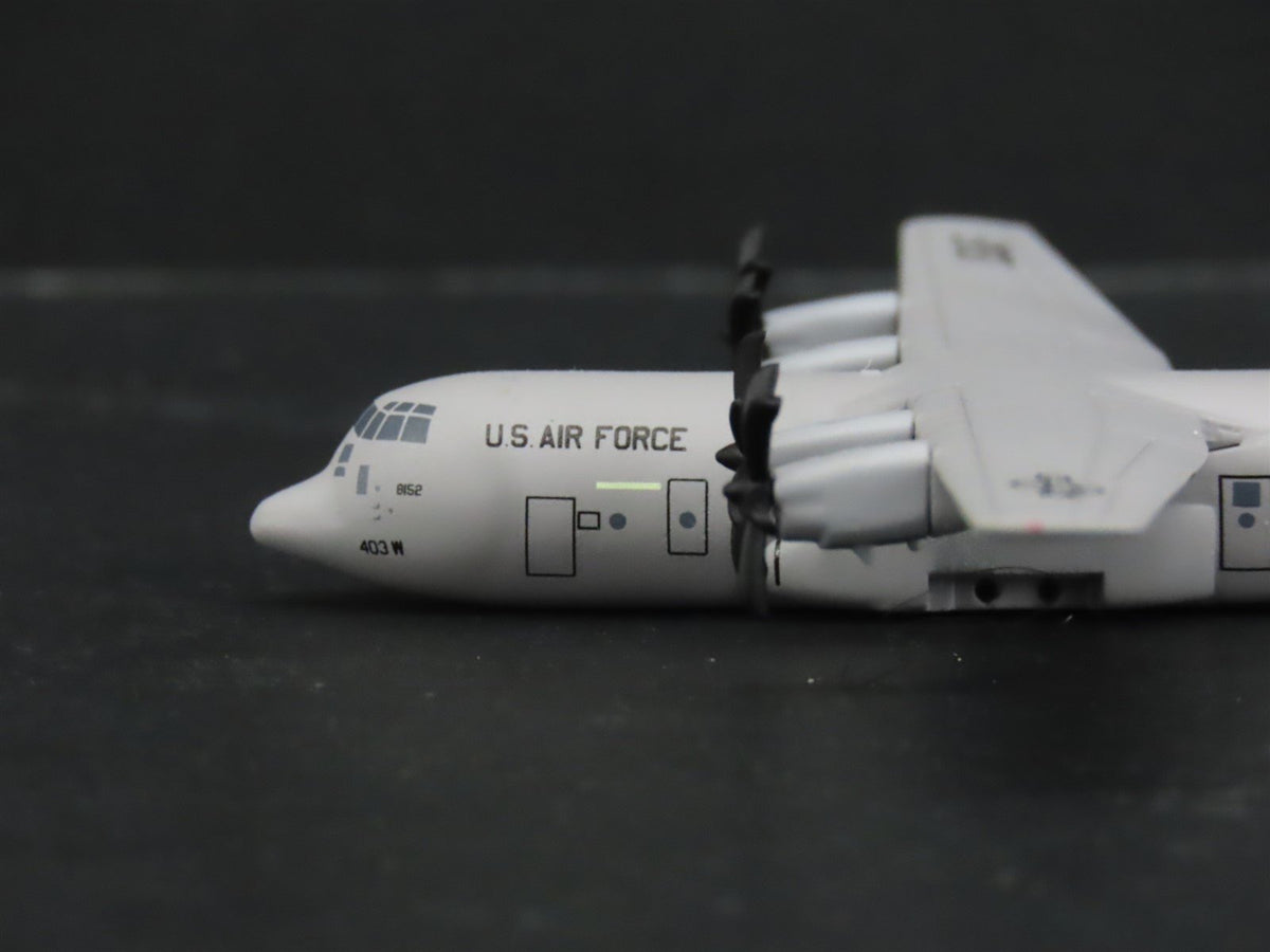1:400 Dragon Wings 55719 USAF Air Force C-130J Hercules Aircraft 815th Airlift