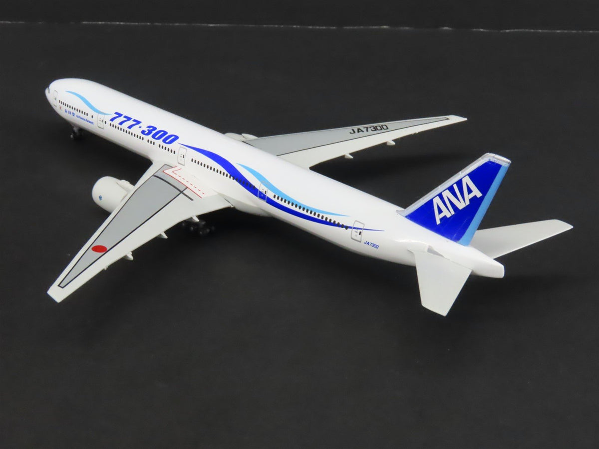 1:400 Hasegawa 61405B Die-Cast ANA All Nippon Airways 777-300 Airliner JA7300
