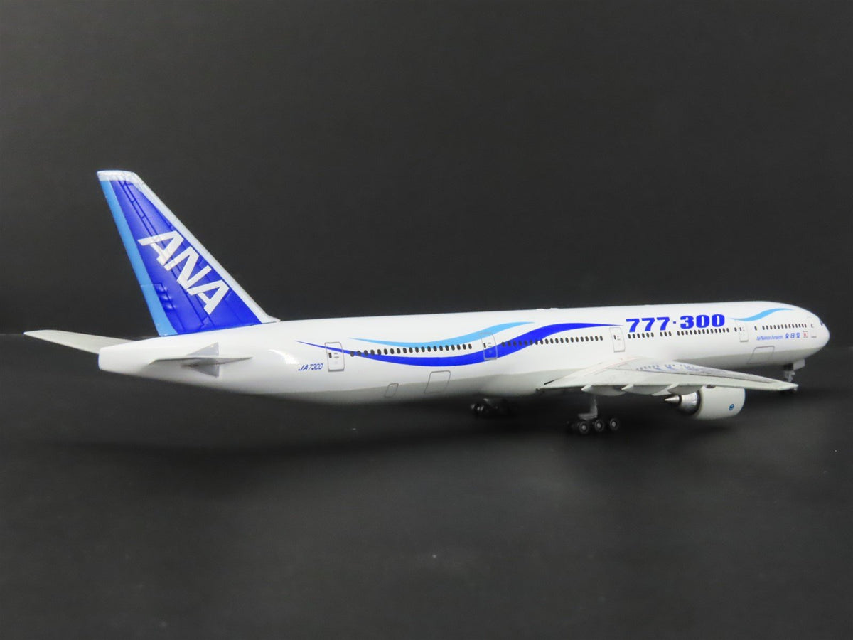 1:400 Hasegawa 61405B Die-Cast ANA All Nippon Airways 777-300 Airliner JA7300