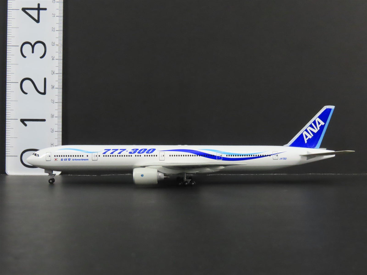 1:400 Hasegawa 61405B Die-Cast ANA All Nippon Airways 777-300 Airliner JA7300