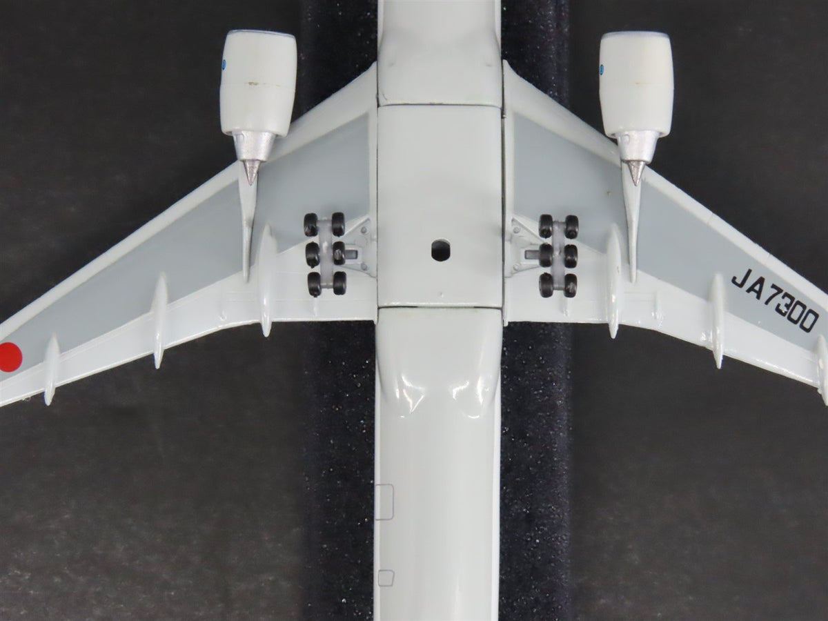 1:400 Hasegawa 61405B Die-Cast ANA All Nippon Airways 777-300 Airliner JA7300