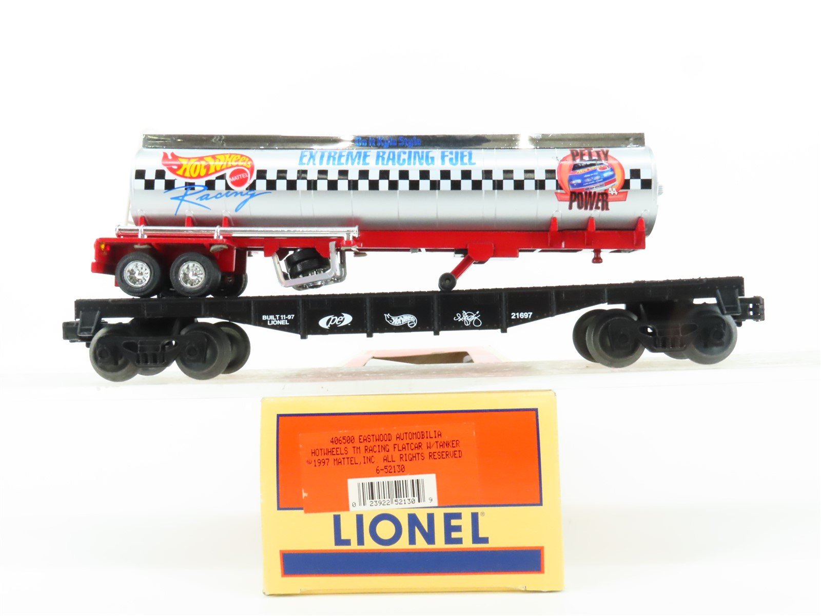 O Gauge 3-Rail Lionel 6-52130 Hot Wheels Flatcar #21697 w/HW Tank Trailer Load