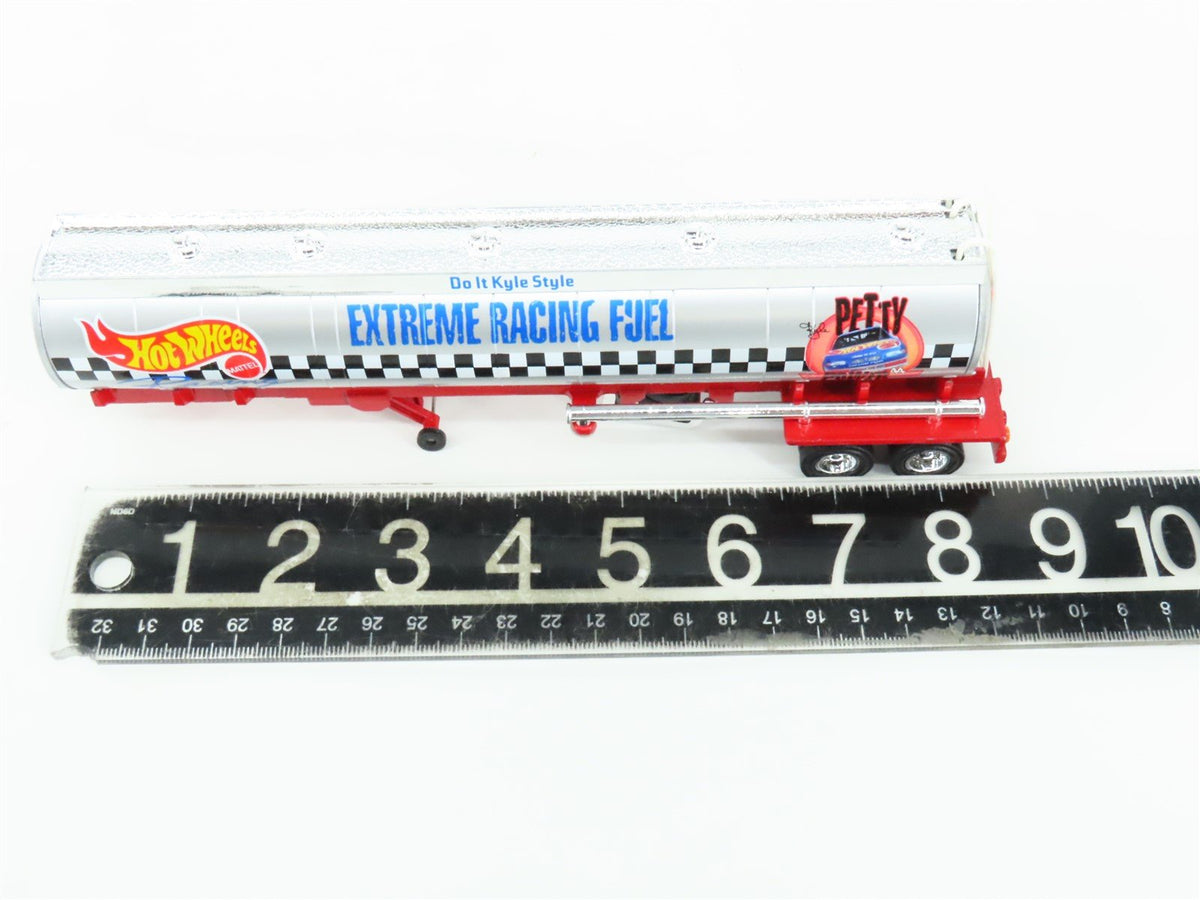 O Gauge 3-Rail Lionel 6-52130 Hot Wheels Flatcar #21697 w/HW Tank Trailer Load