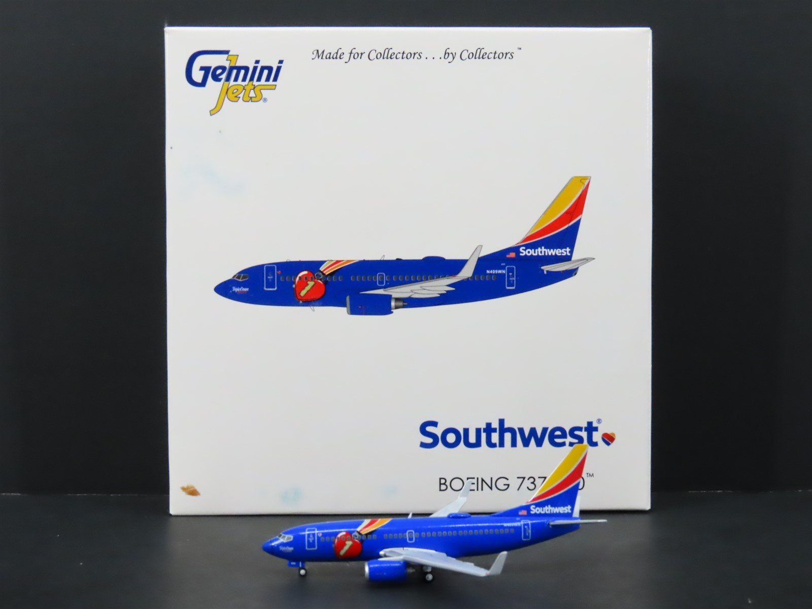 1:400 Gemini Jets GJSWA1577 Southwest Airlines "Triple Crown" B737-700 Airliner