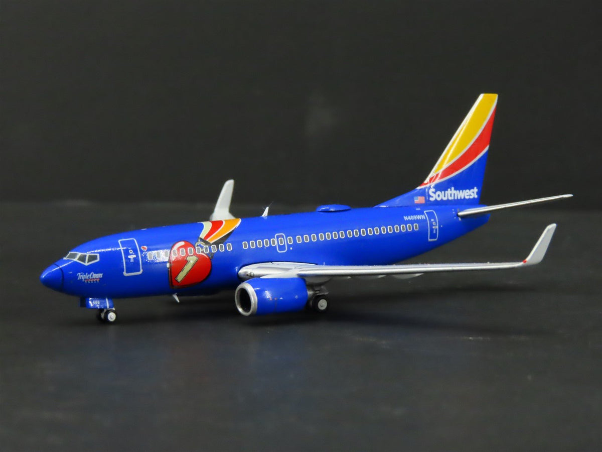 1:400 Gemini Jets GJSWA1577 Southwest Airlines &quot;Triple Crown&quot; B737-700 Airliner