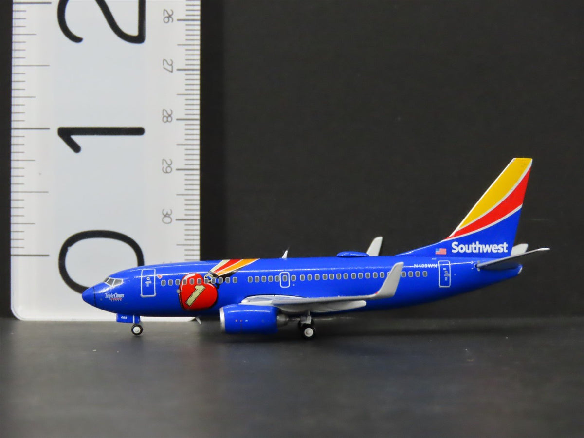 1:400 Gemini Jets GJSWA1577 Southwest Airlines &quot;Triple Crown&quot; B737-700 Airliner