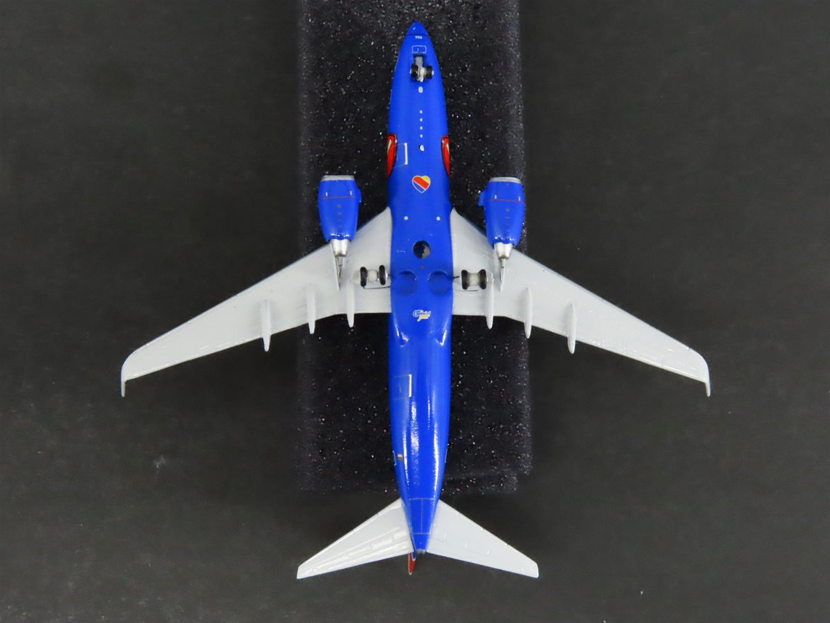 1:400 Gemini Jets GJSWA1577 Southwest Airlines &quot;Triple Crown&quot; B737-700 Airliner