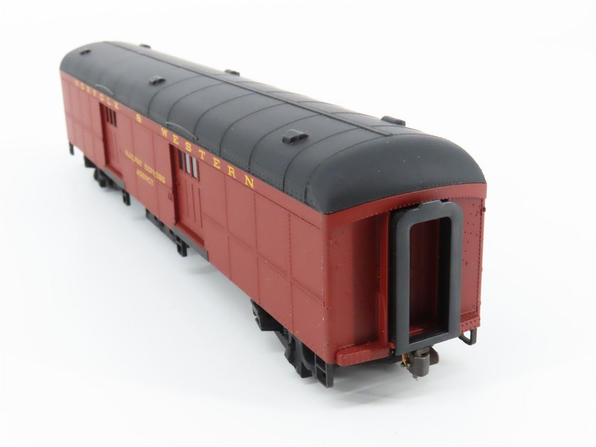 HO Scale Walthers 932-5874 N&amp;W Norfolk &amp; Western Railroad Baggage Passenger