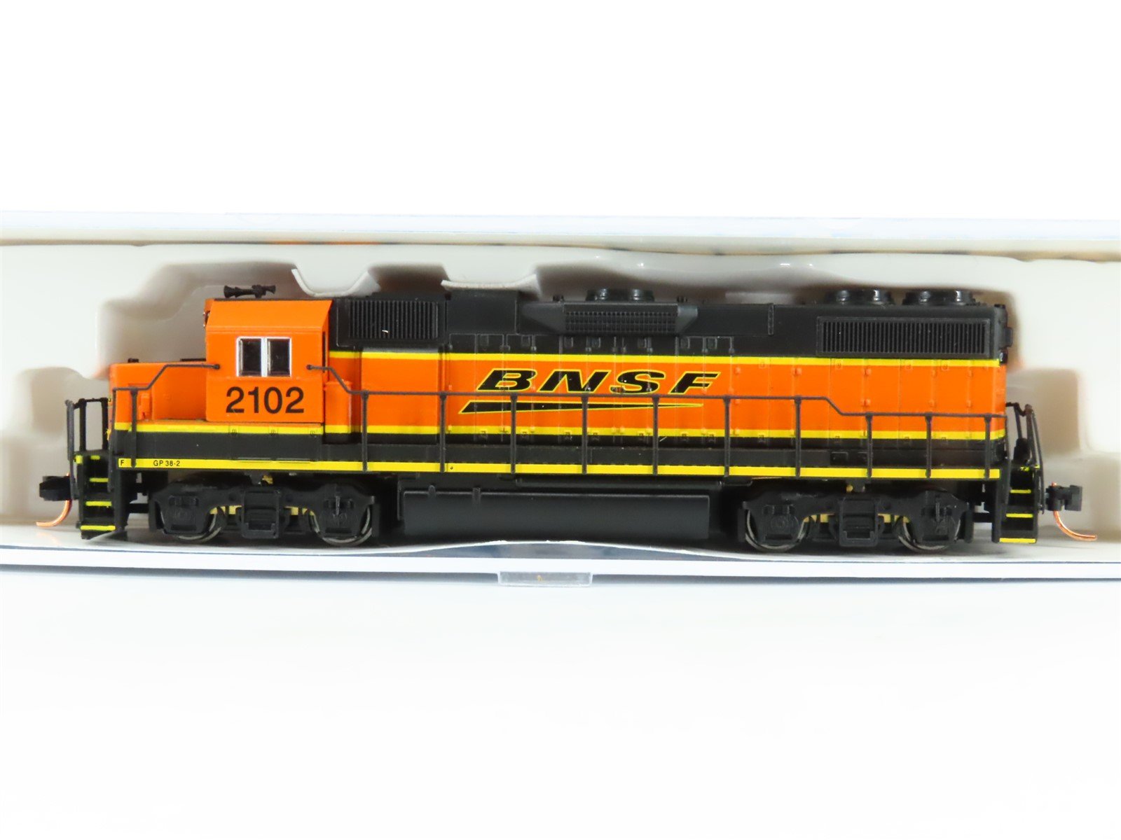 N Scale Walthers 929-50301 BNSF Railway GP38-2 Diesel #2102 - DCC Ready