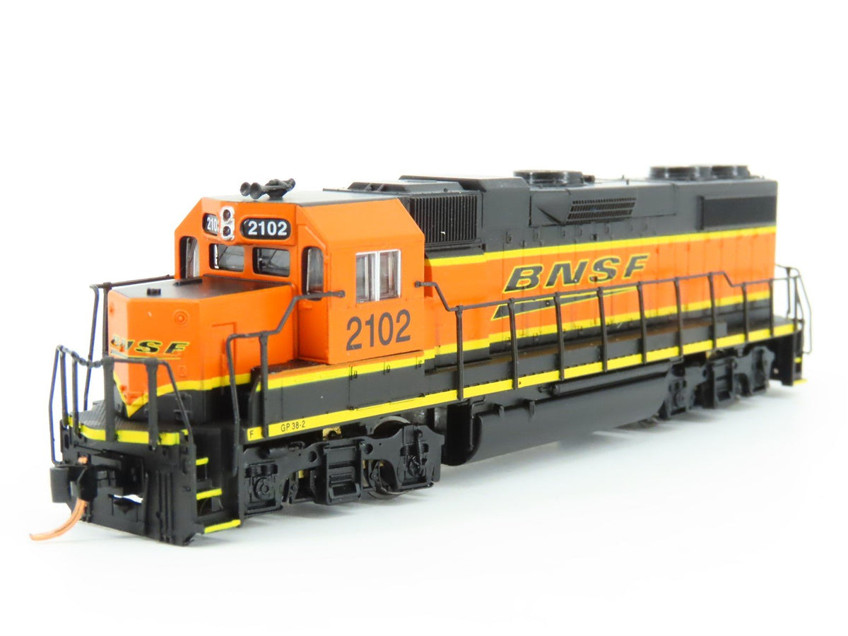 N Scale Walthers 929-50301 BNSF Railway GP38-2 Diesel #2102 - DCC Ready