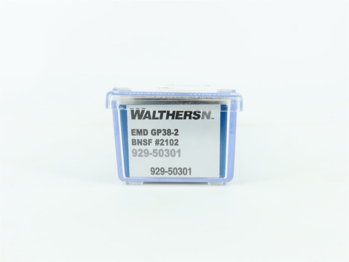 N Scale Walthers 929-50301 BNSF Railway GP38-2 Diesel #2102 - DCC Ready