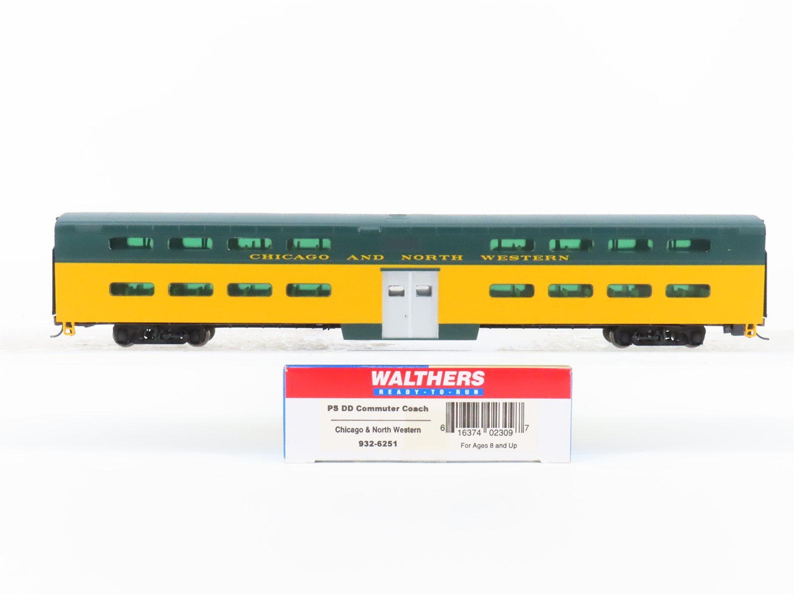 HO Scale Walthers 932-6251 CNW Chicago & North Western Commuter Coach Passenger