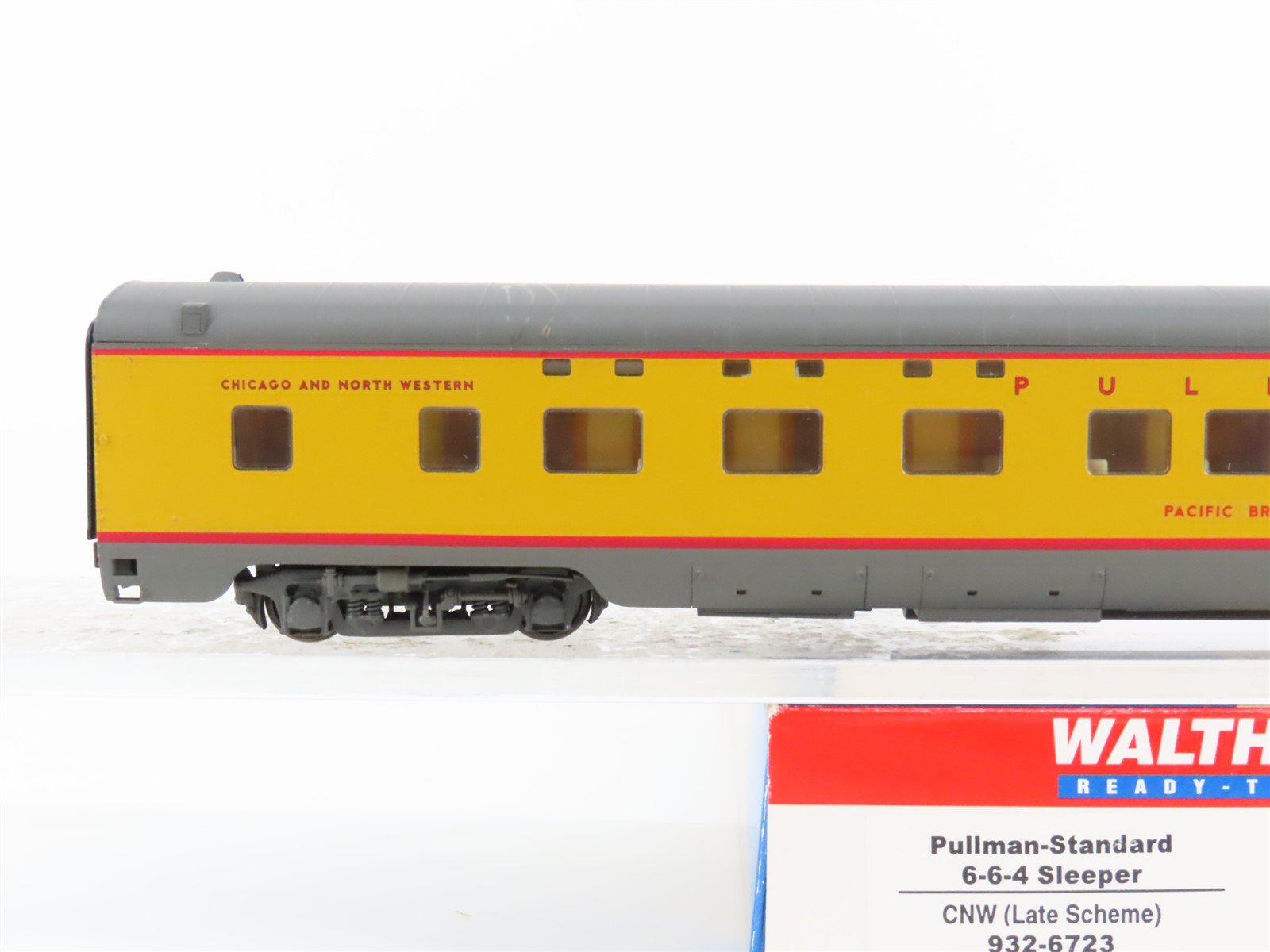 HO Scale Walthers 932-6723 CNW Pullman Sleeper Passenger Custom 