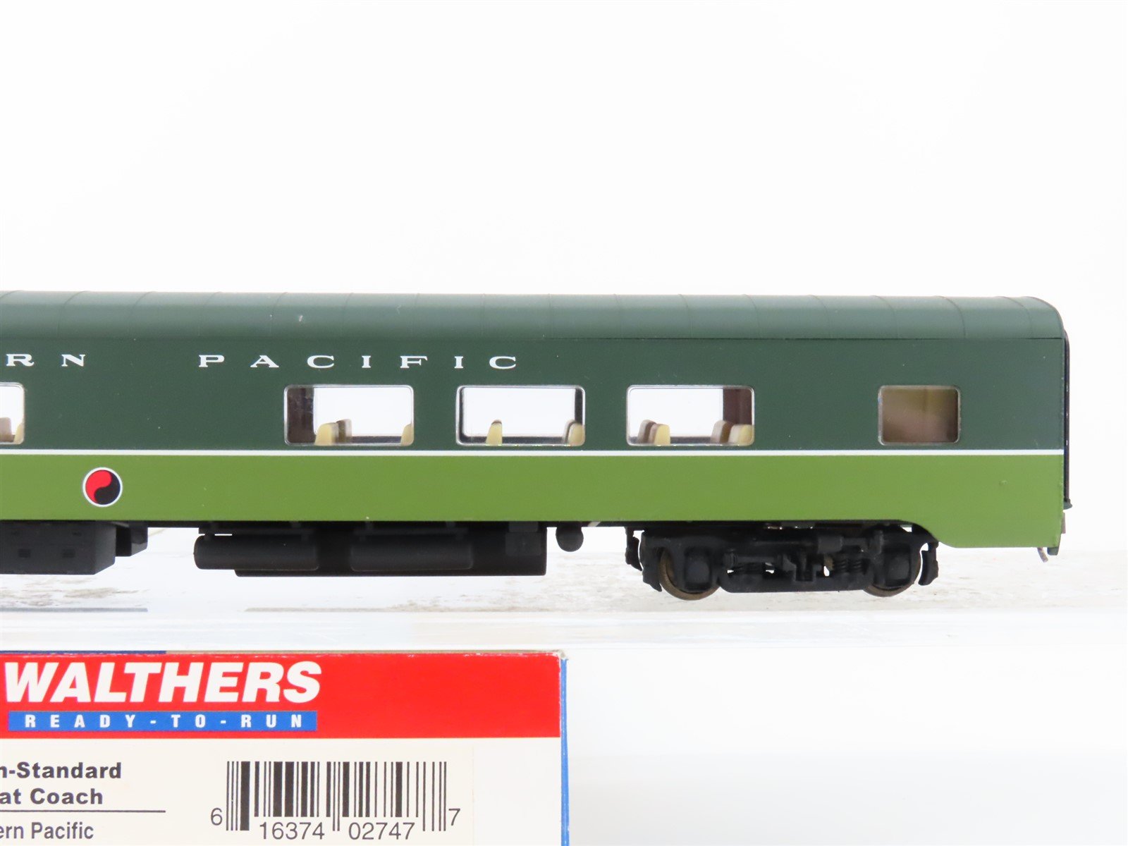 HO Scale Walthers 932-6766 NP Northern Pacific Railroad Pullman Coach Passenger