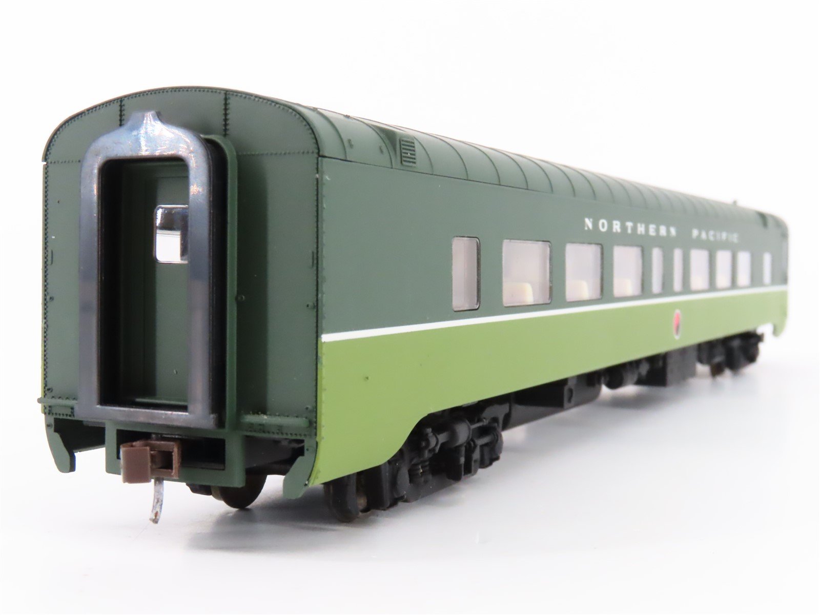 HO Scale Walthers 932-6766 NP Northern Pacific Railroad Pullman Coach Passenger