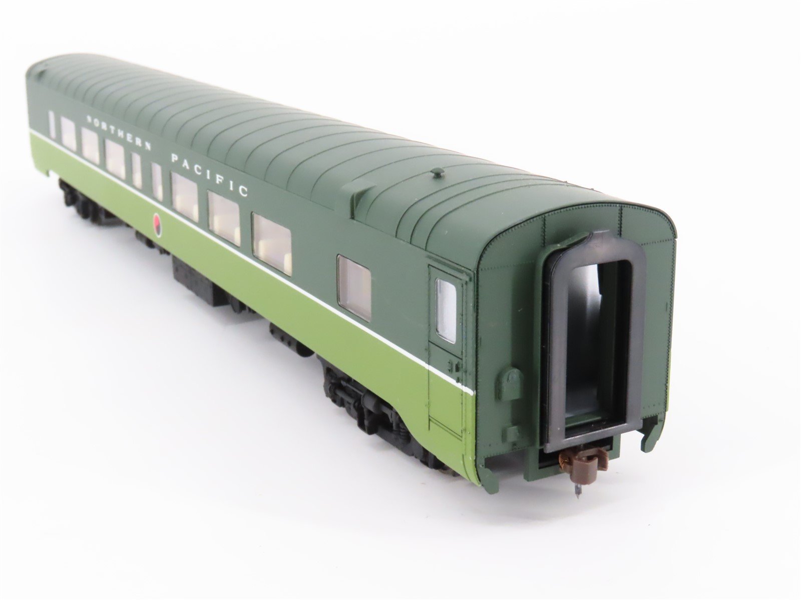 HO Scale Walthers 932-6766 NP Northern Pacific Railroad Pullman Coach Passenger
