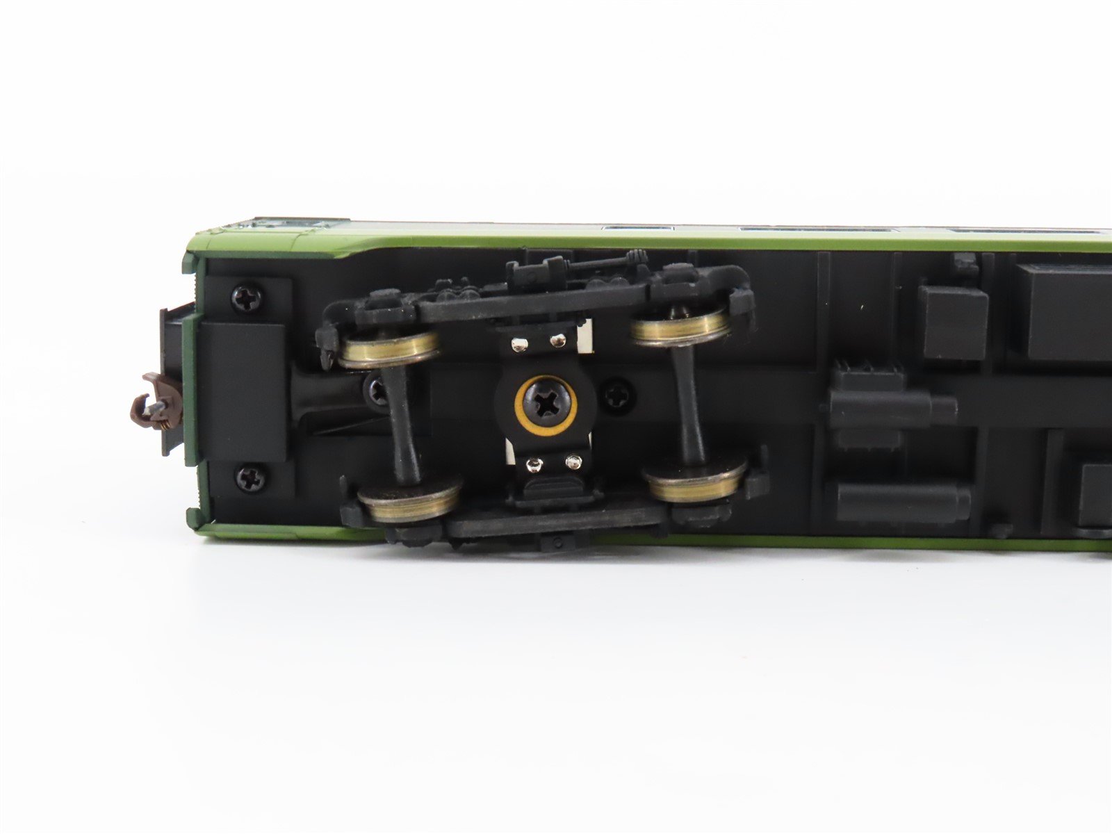 HO Scale Walthers 932-6766 NP Northern Pacific Railroad Pullman Coach Passenger