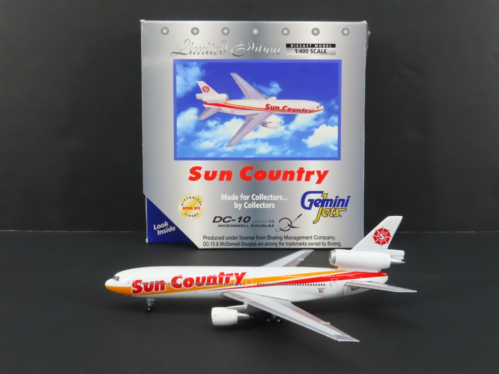 1:400 Gemini Jets GJSCX240 Die-Cast Sun Country McDonnell Douglas DC-10 Aircraft