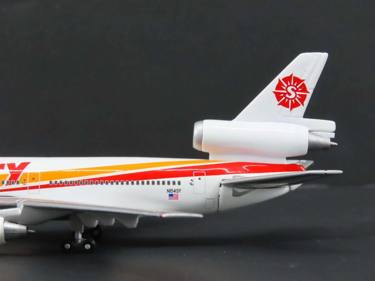 1:400 Gemini Jets GJSCX240 Die-Cast Sun Country McDonnell Douglas DC-10 Aircraft