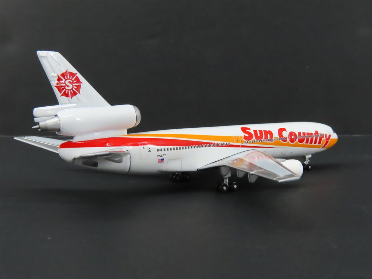 1:400 Gemini Jets GJSCX240 Die-Cast Sun Country McDonnell Douglas DC-10 Aircraft