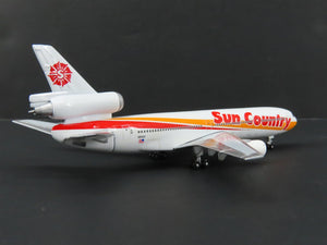 1:400 Gemini Jets GJSCX240 Die-Cast Sun Country McDonnell Douglas DC-10 Aircraft