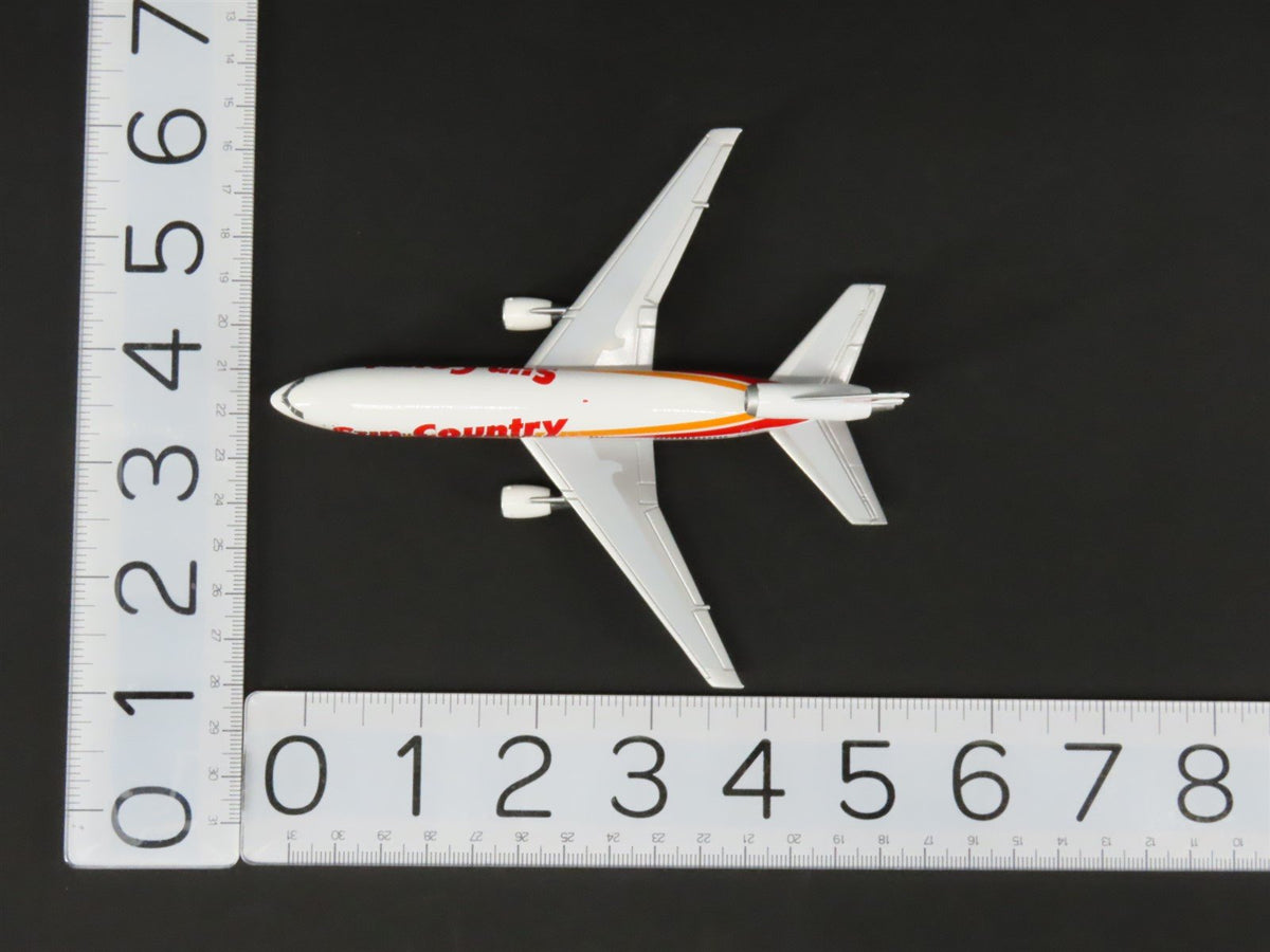 1:400 Gemini Jets GJSCX240 Die-Cast Sun Country McDonnell Douglas DC-10 Aircraft