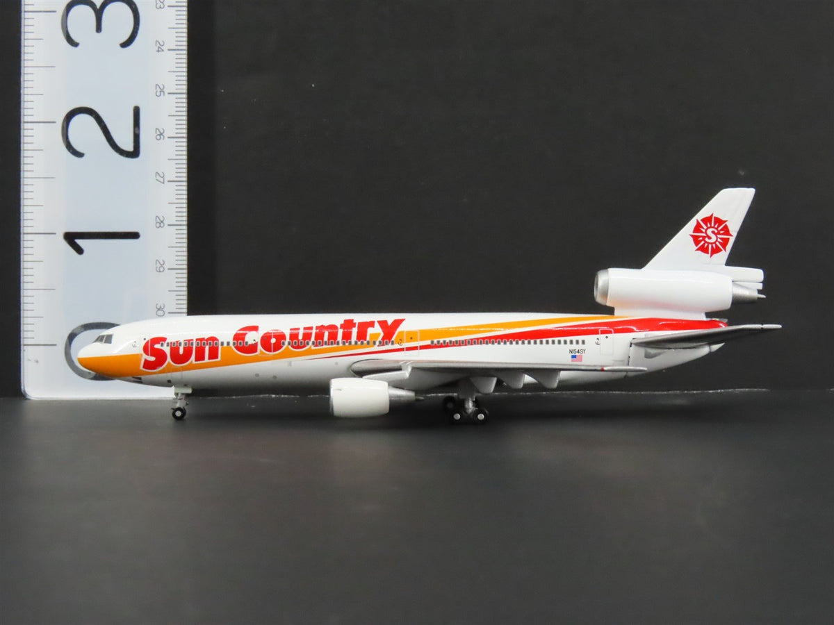 1:400 Gemini Jets GJSCX240 Die-Cast Sun Country McDonnell Douglas DC-10 Aircraft