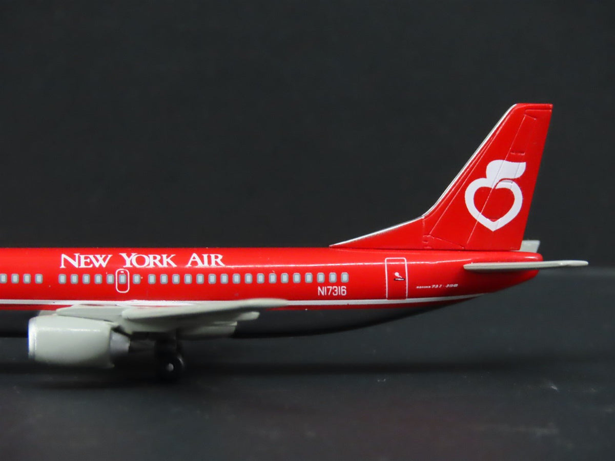 1:400 Scale Dragon Wings 55137-03 Die-Cast New York Air Boeing B737-3TO Aircraft