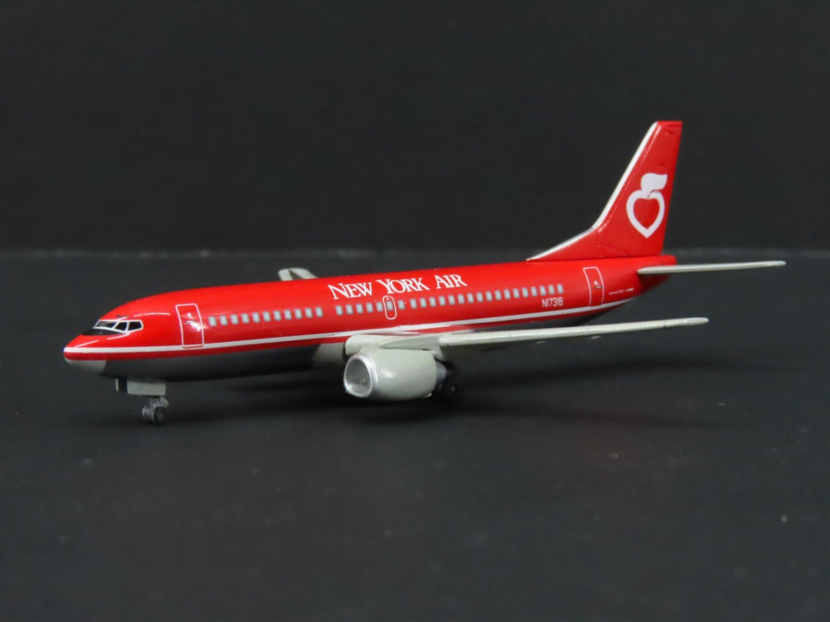 1:400 Scale Dragon Wings 55137-03 Die-Cast New York Air Boeing B737-3TO Aircraft