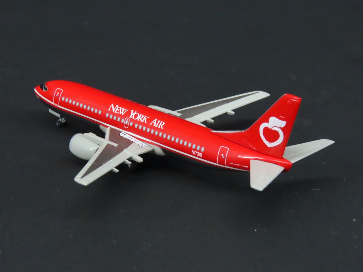 1:400 Scale Dragon Wings 55137-03 Die-Cast New York Air Boeing B737-3TO Aircraft