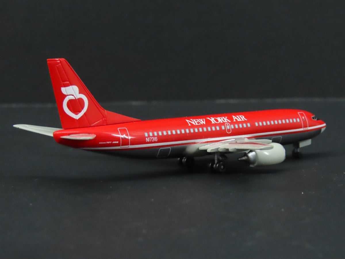 1:400 Scale Dragon Wings 55137-03 Die-Cast New York Air Boeing B737-3TO Aircraft