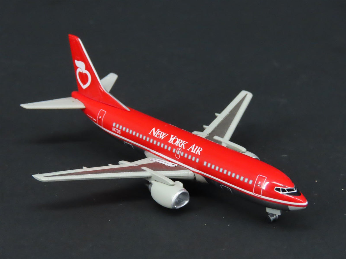 1:400 Scale Dragon Wings 55137-03 Die-Cast New York Air Boeing B737-3TO Aircraft