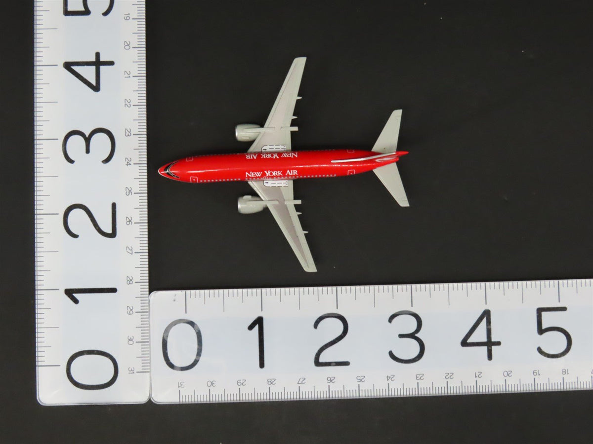 1:400 Scale Dragon Wings 55137-03 Die-Cast New York Air Boeing B737-3TO Aircraft