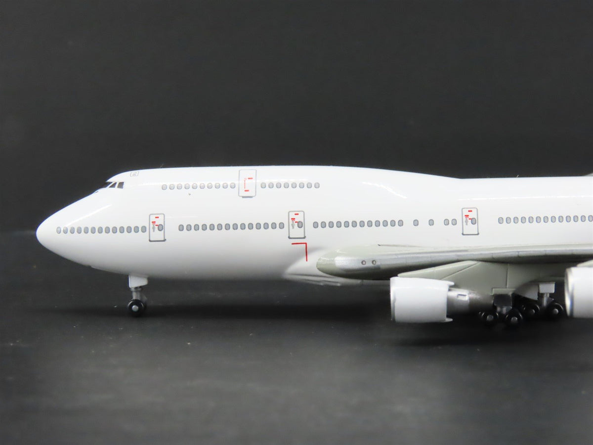 1:400 Scale Dragon Wings 57003 Diecast All White Series Boeing 747-400 Airliner