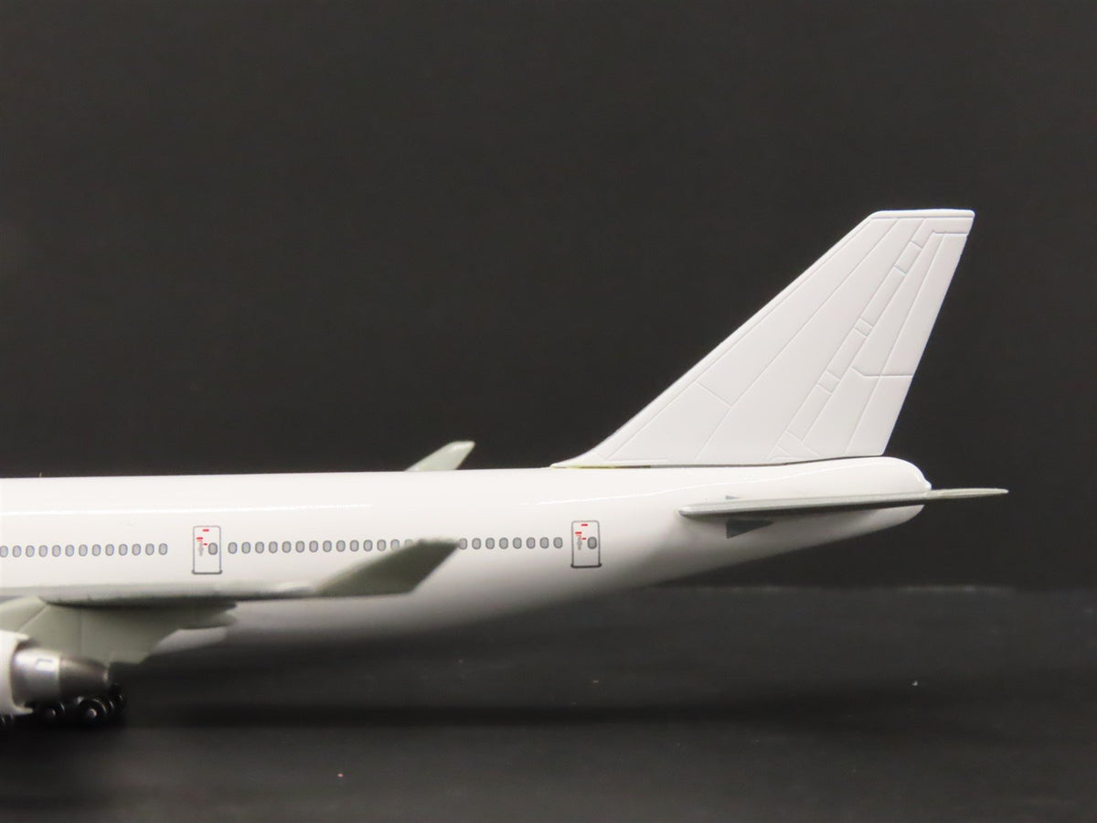 1:400 Scale Dragon Wings 57003 Diecast All White Series Boeing 747-400 Airliner