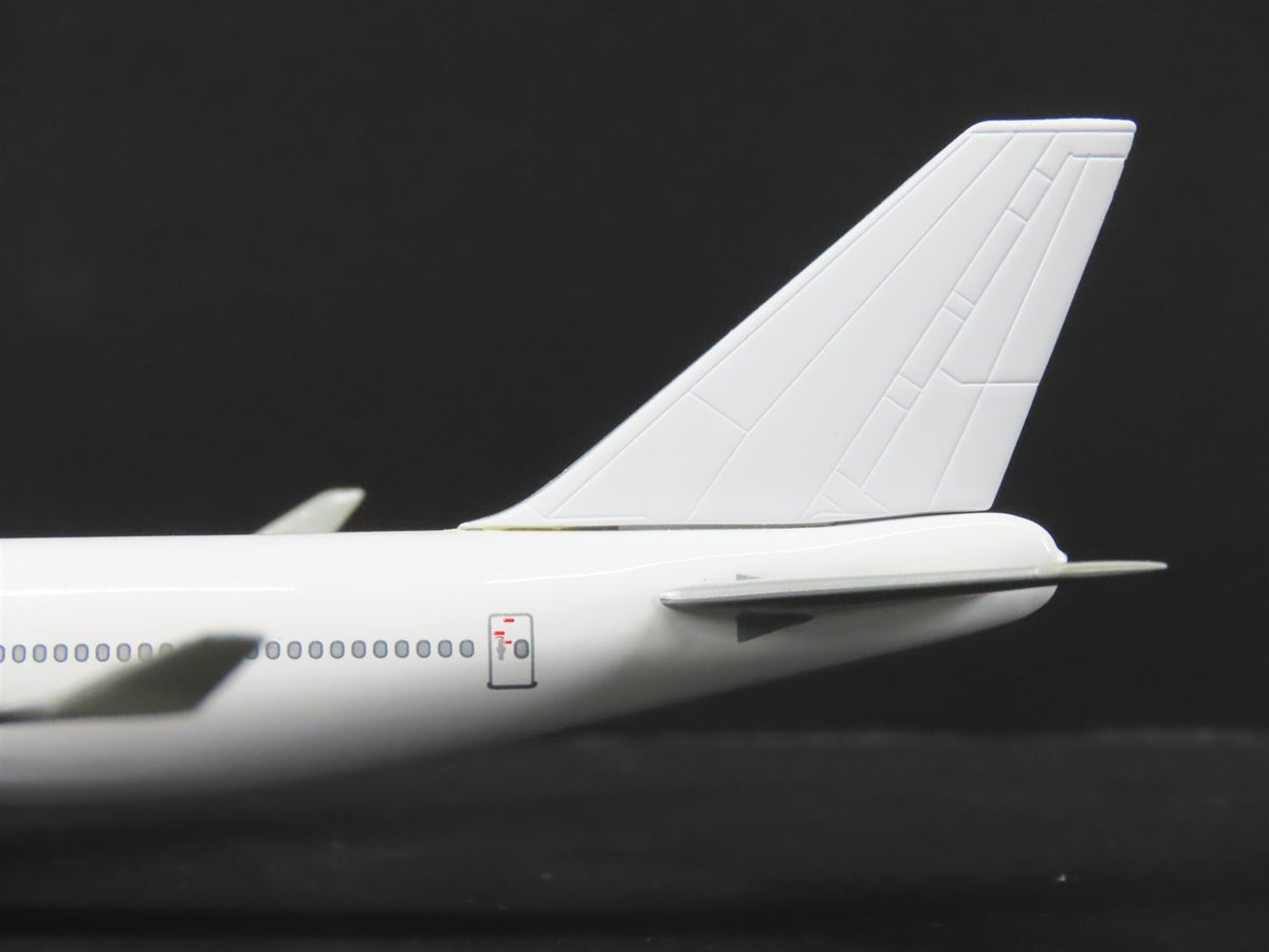 1:400 Scale Dragon Wings 57003 Diecast All White Series Boeing 747-400 Airliner