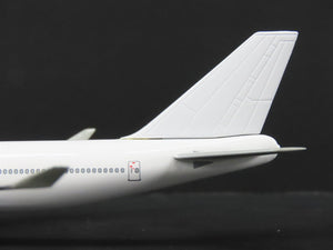 1:400 Scale Dragon Wings 57003 Diecast All White Series Boeing 747-400 Airliner