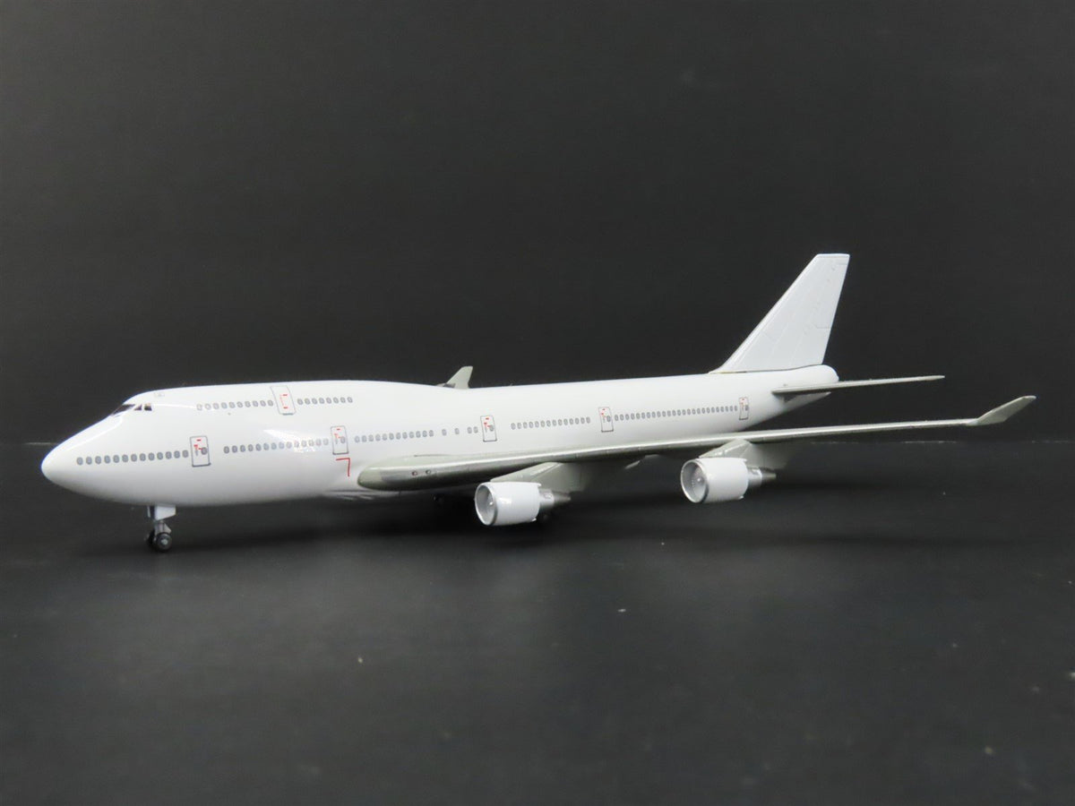 1:400 Scale Dragon Wings 57003 Diecast All White Series Boeing 747-400 Airliner