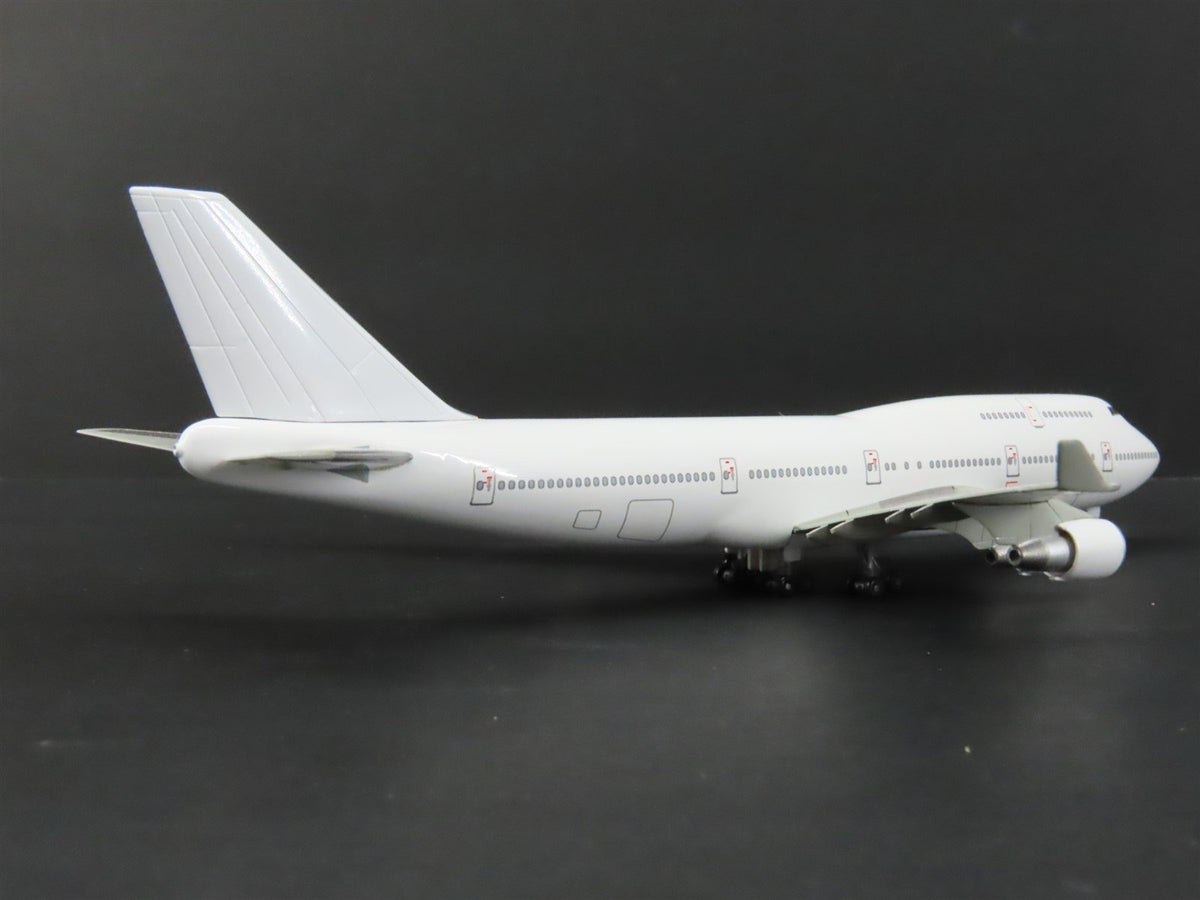 1:400 Scale Dragon Wings 57003 Diecast All White Series Boeing 747-400 Airliner