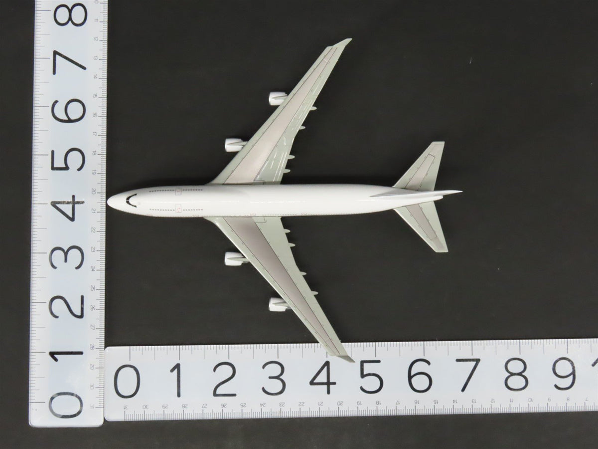 1:400 Scale Dragon Wings 57003 Diecast All White Series Boeing 747-400 Airliner