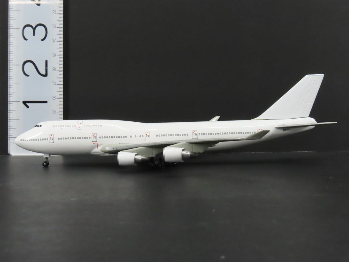 1:400 Scale Dragon Wings 57003 Diecast All White Series Boeing 747-400 Airliner