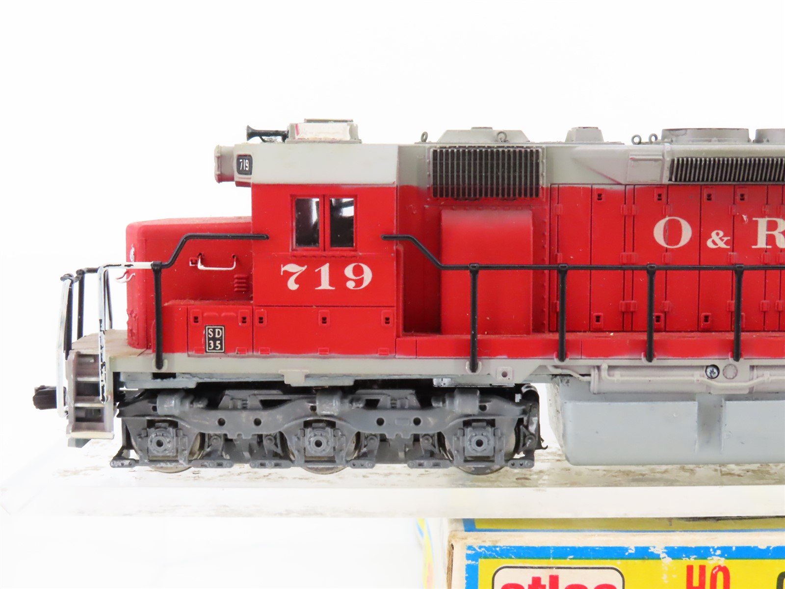 HO Scale Atlas O&RGW Railway EMD SD35 Diesel #719 - Custom & Weathered